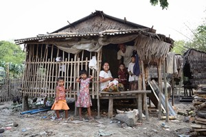Myanmar, Hlaing Thayar, Familie. Myanmar, Hlaing Thayar, family.